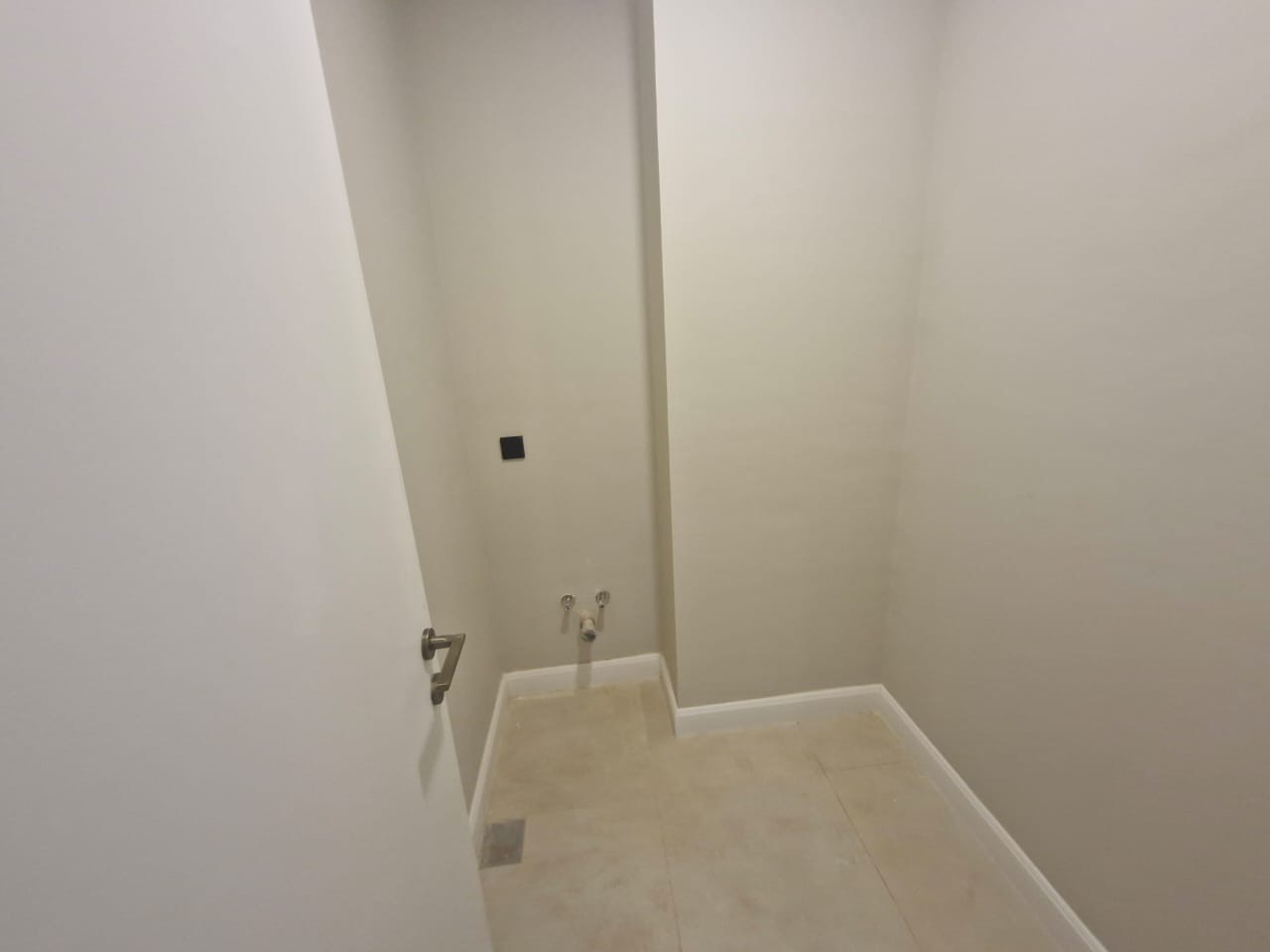 🏡 **Modern Luxury Villa for Sale in "Atual Roshn" - Elegant Design with Signature Touch of Elie Saab** 🌟